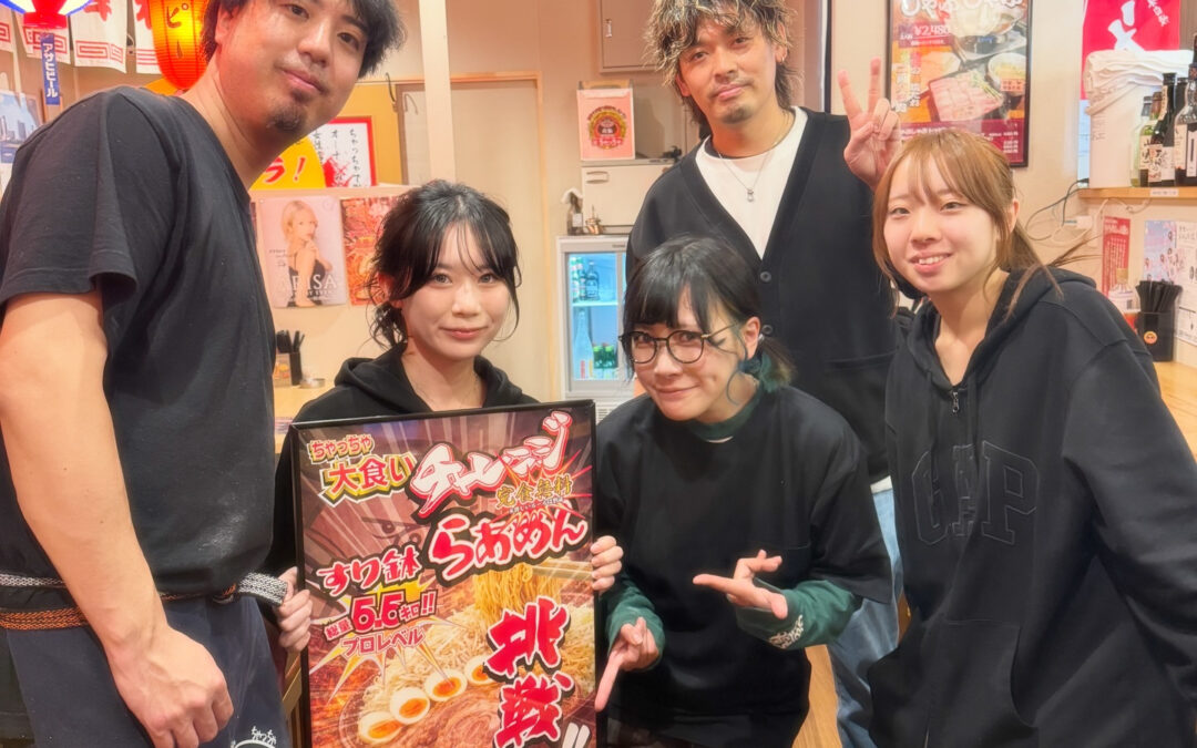 YouTuberのえびまよさんが大食いチャレンジの撮影に来て